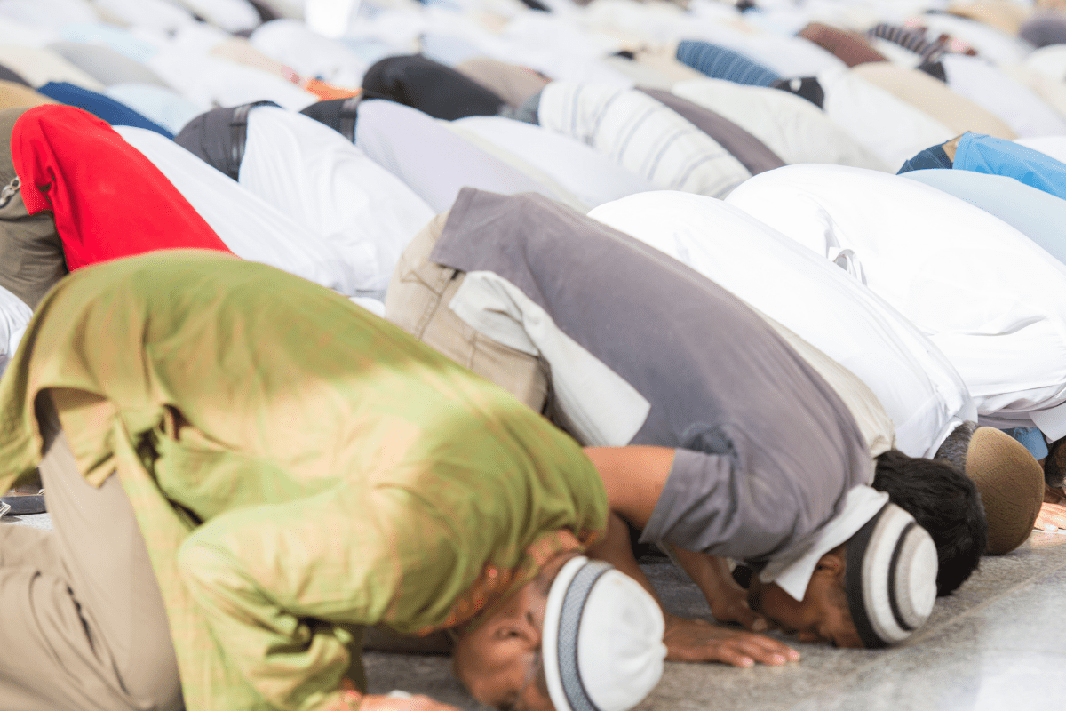Suami Yang Baik (Dia Rajin Solat Subuh Berjemaah di Masjid)